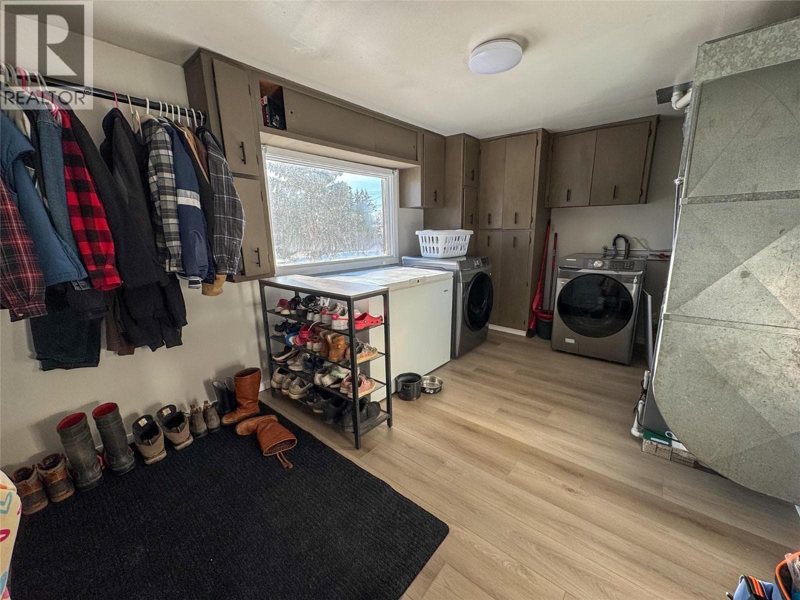 905 91 Avenue photo 3