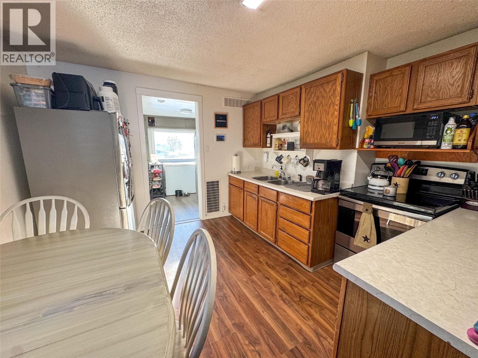 905 91 Avenue photo 4