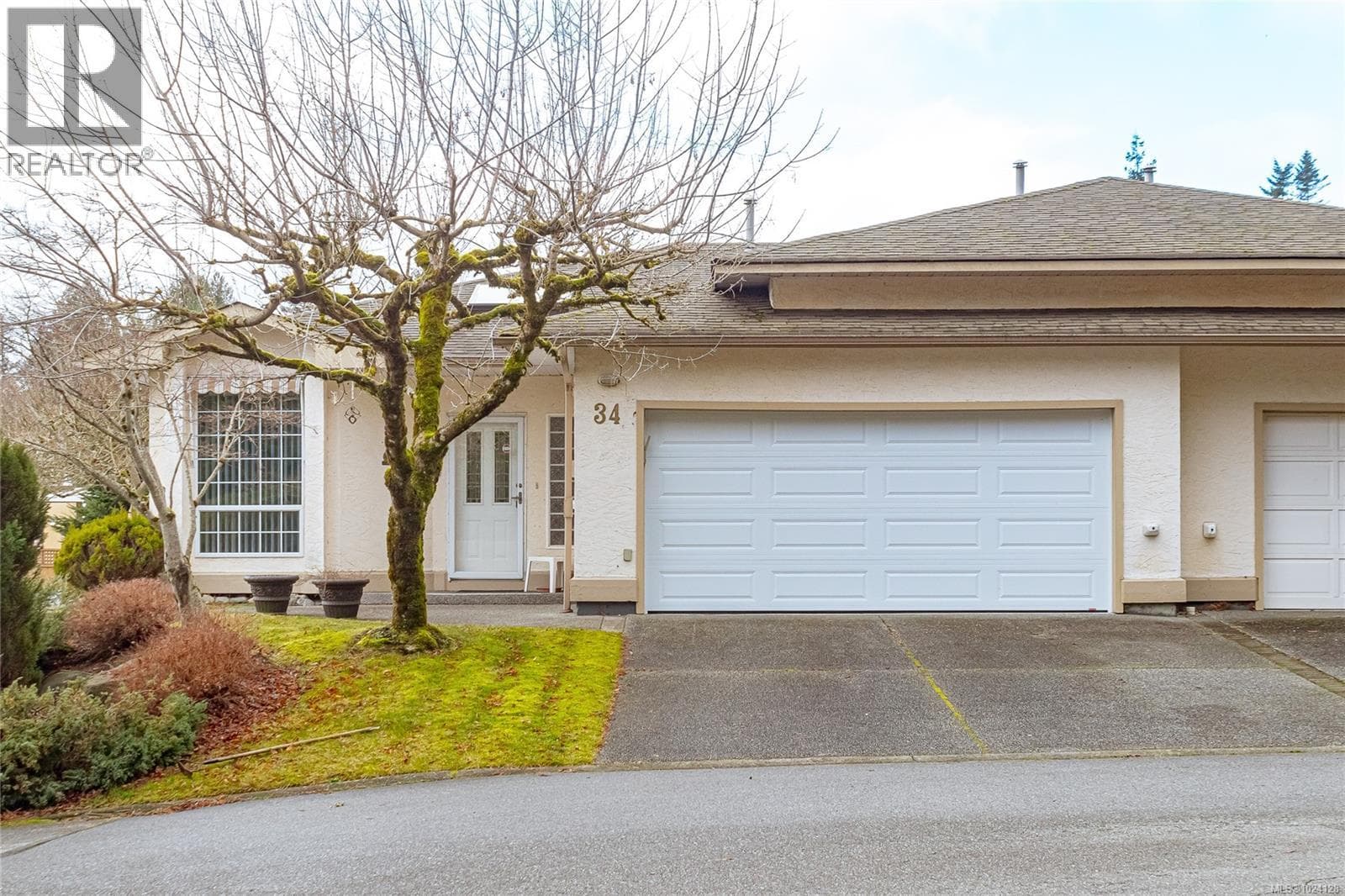 2 bed 2 bath single family at 34 2979 River Rd — $639,000