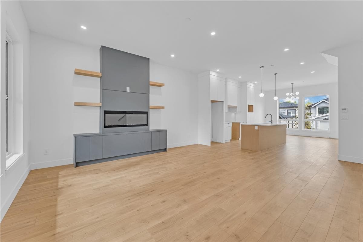 20487 74B AVENUE photo 4