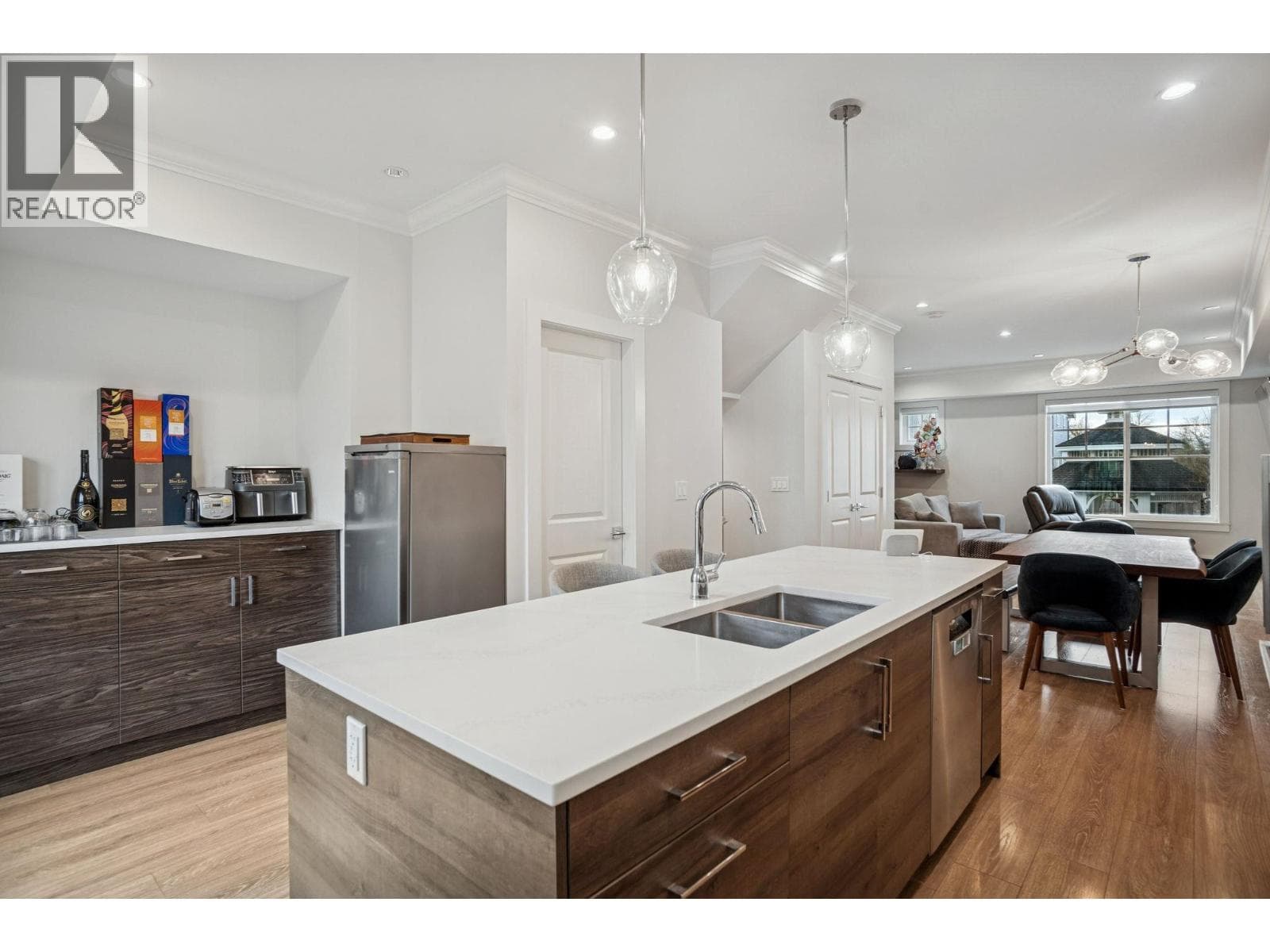 7 9211 MCKIM WAY photo 3