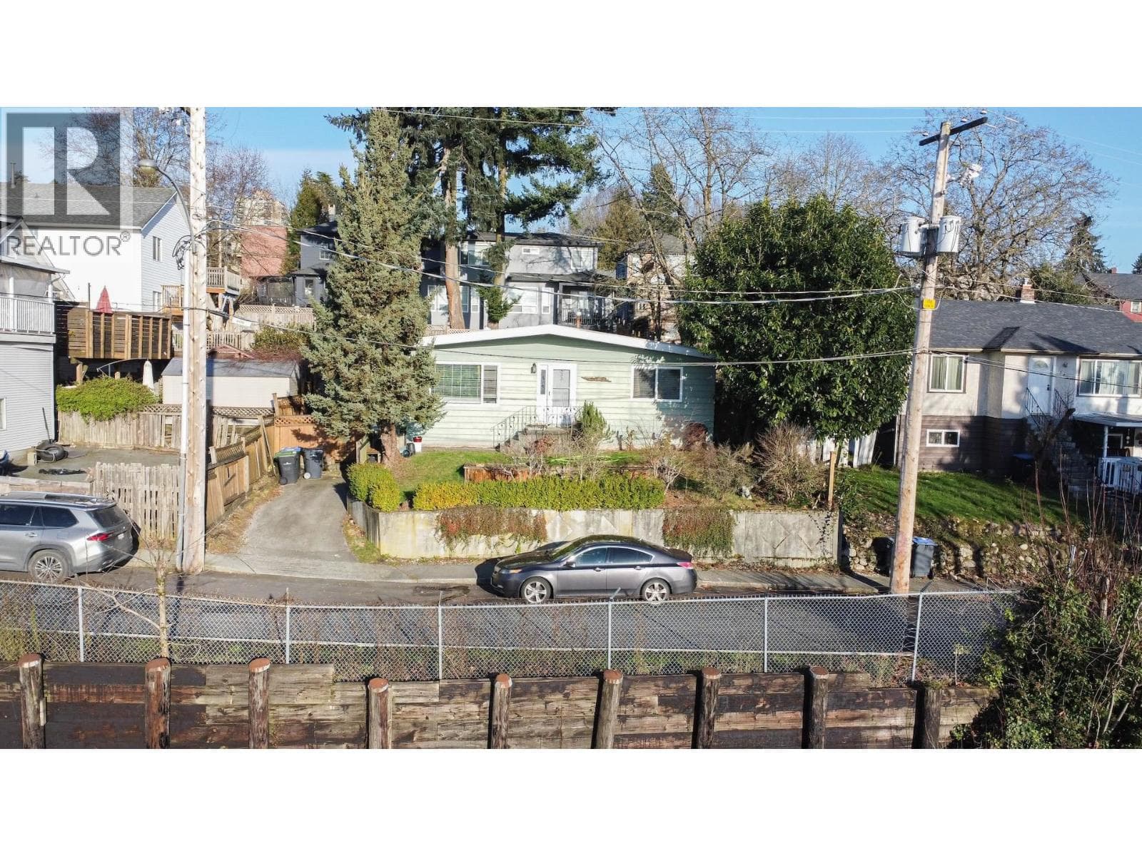 333 LOUELLEN STREET photo 3