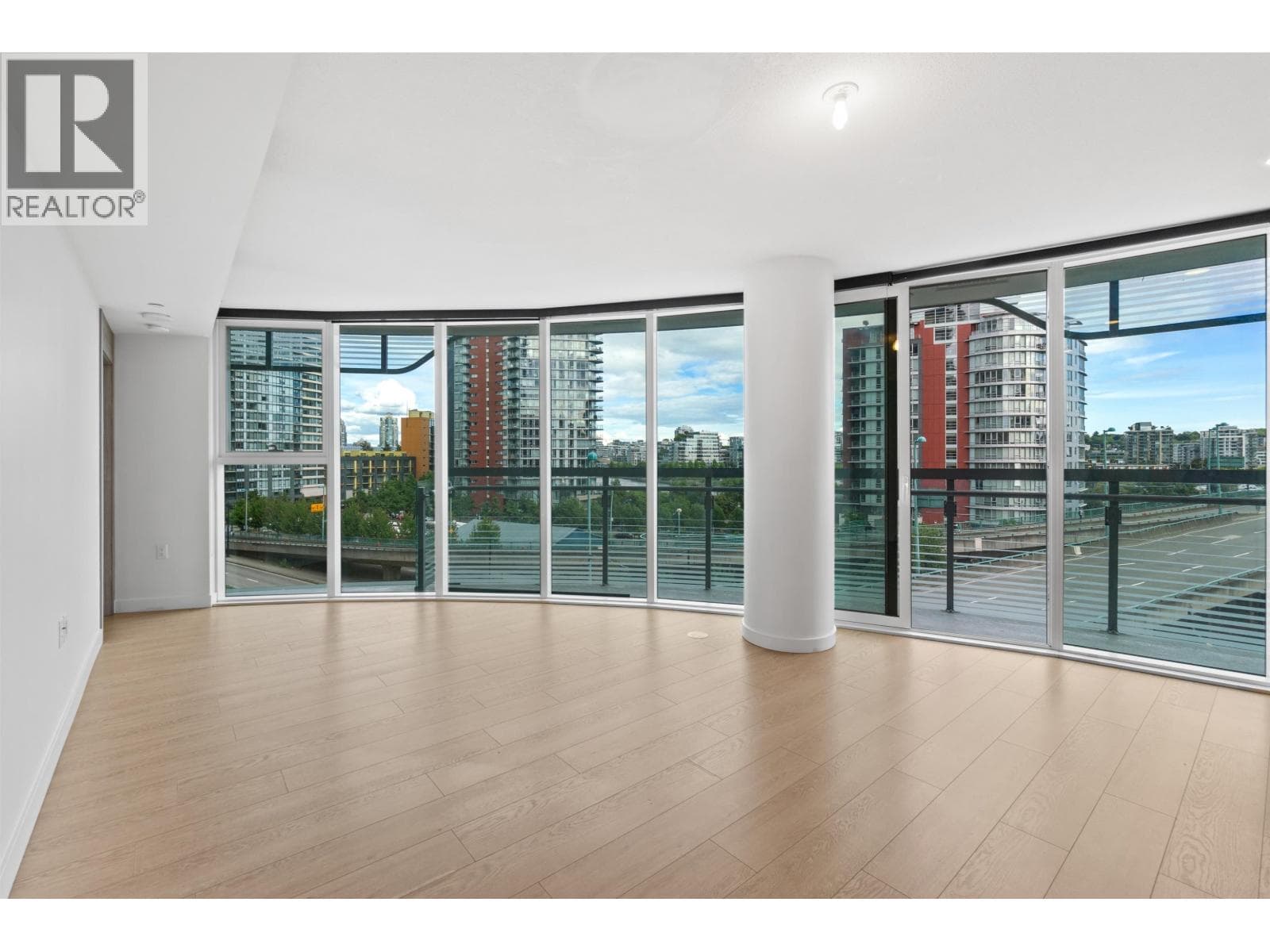 684 87 NELSON STREET photo 2