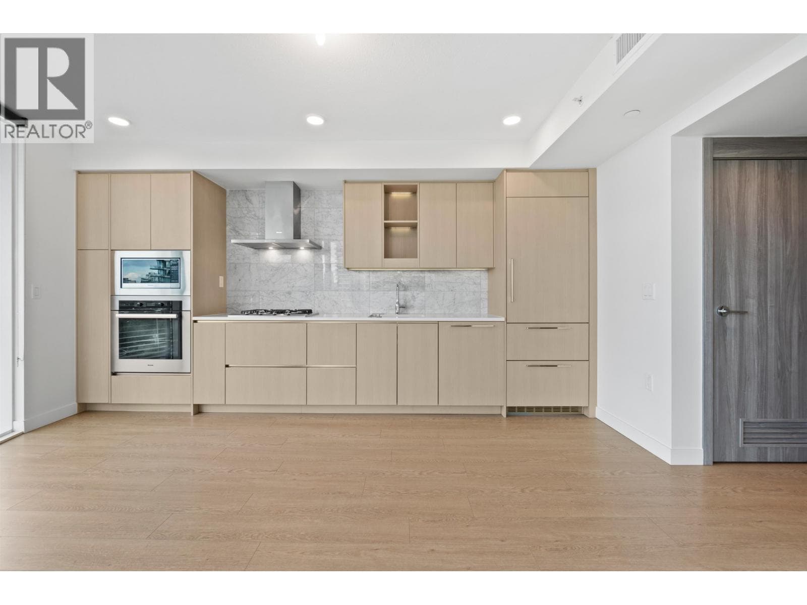 684 87 NELSON STREET photo 3