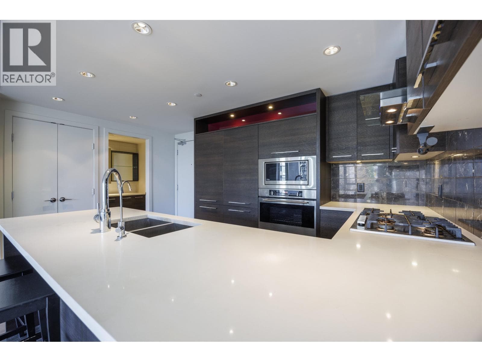310 7468 LANSDOWNE ROAD photo 4