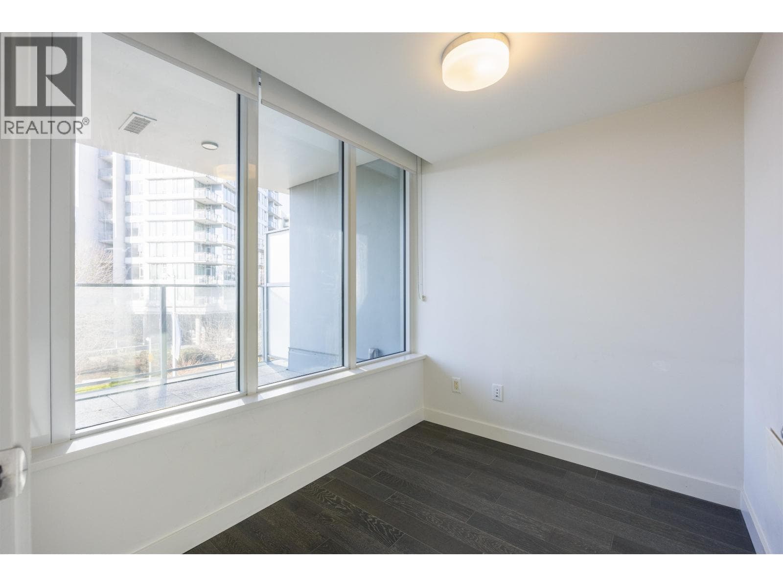 310 7468 LANSDOWNE ROAD photo 5