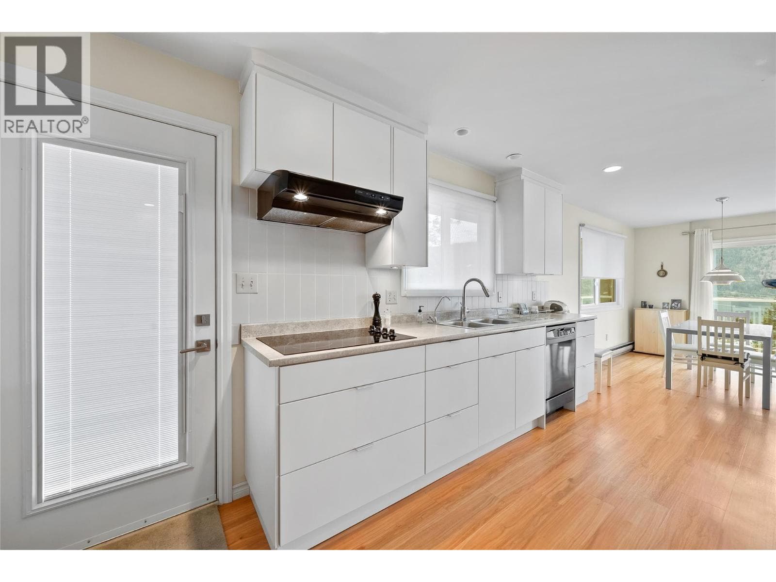 1225 Bay Drive photo 2