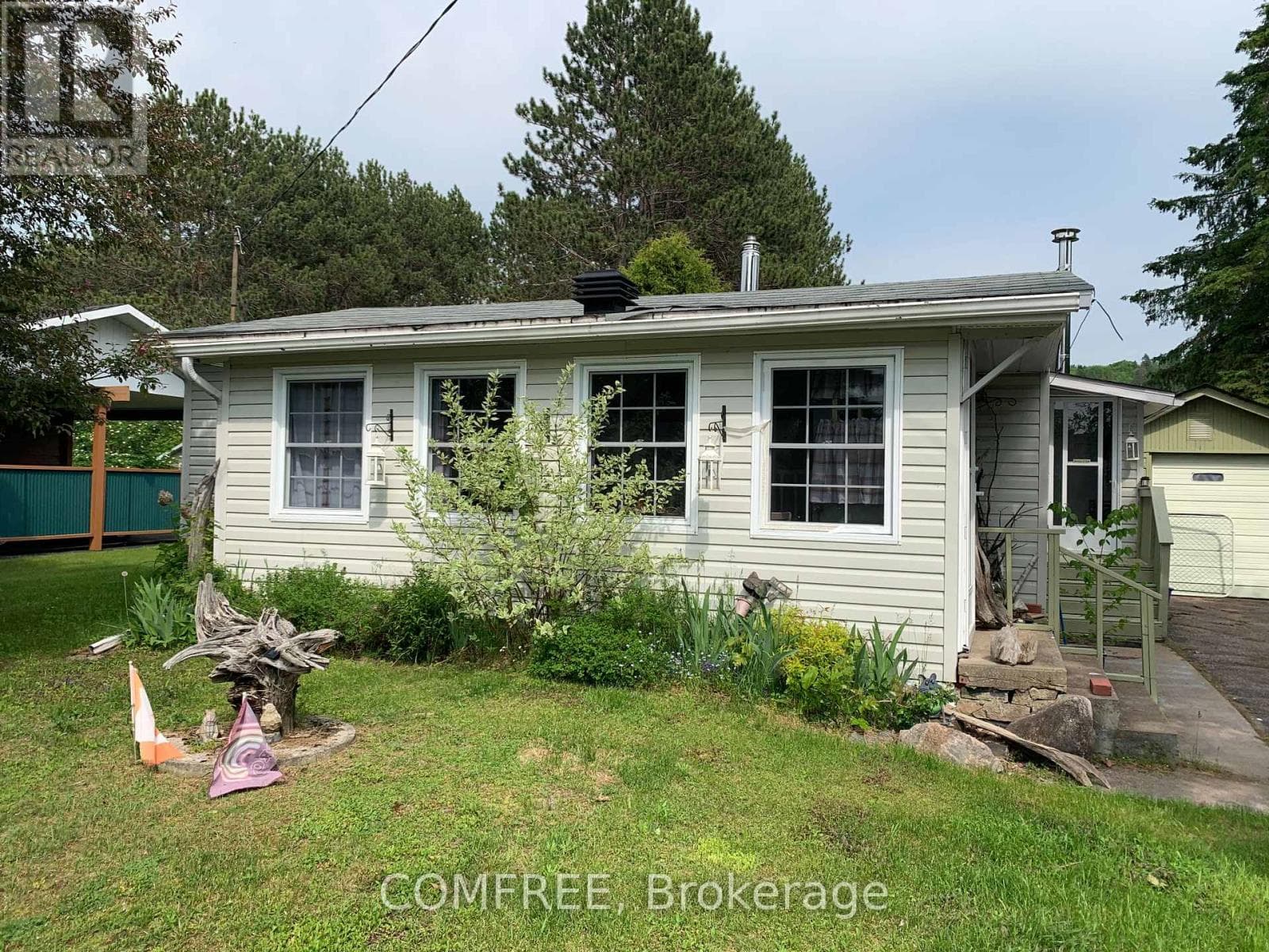 2 bed 1 bath single family at 39 LAKE STREET — $315,000