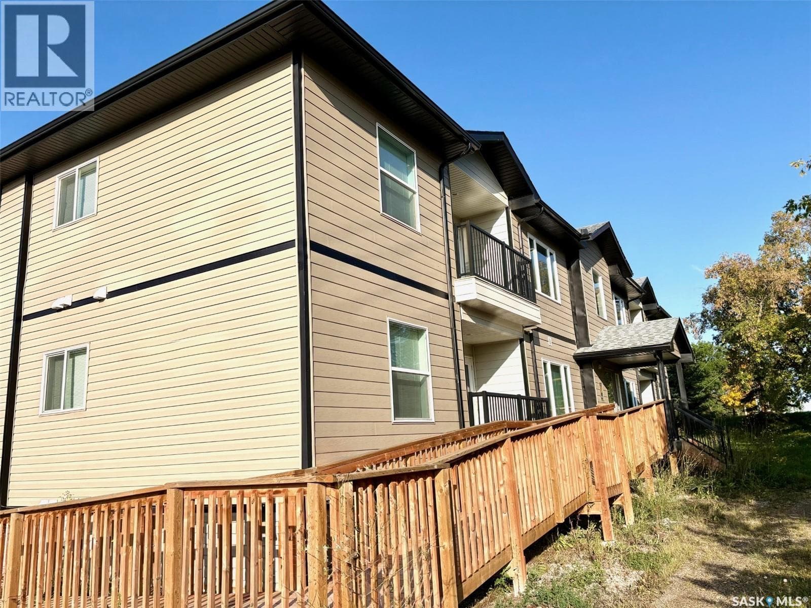 322 James STREET — photo 2