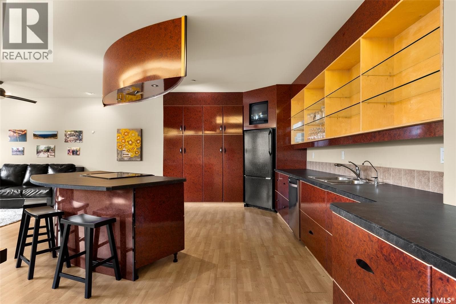 300 1821 Scarth STREET — photo 2