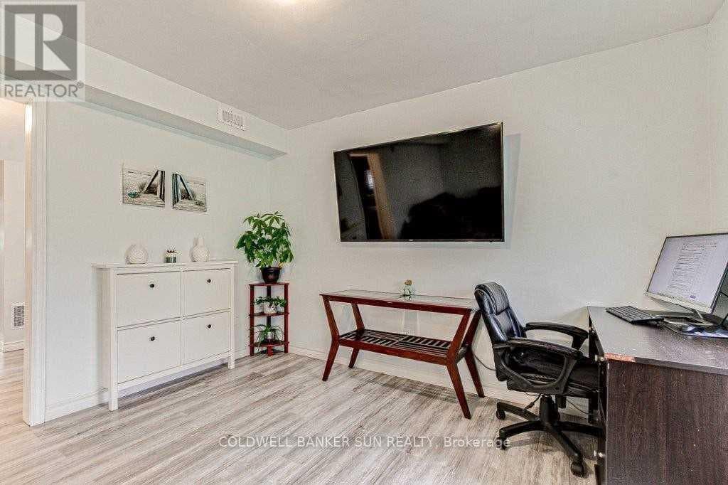 888 NELLIS STREET photo 2