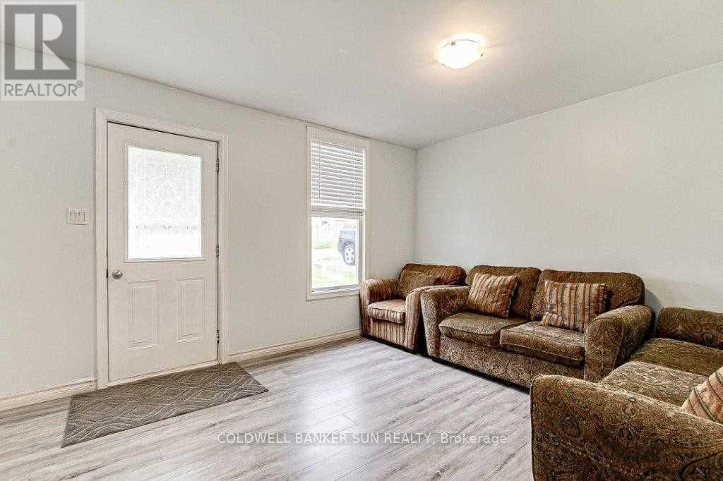 888 NELLIS STREET photo 3