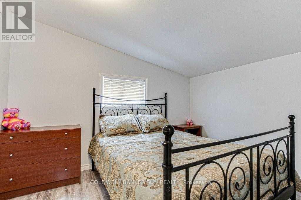 888 NELLIS STREET photo 4