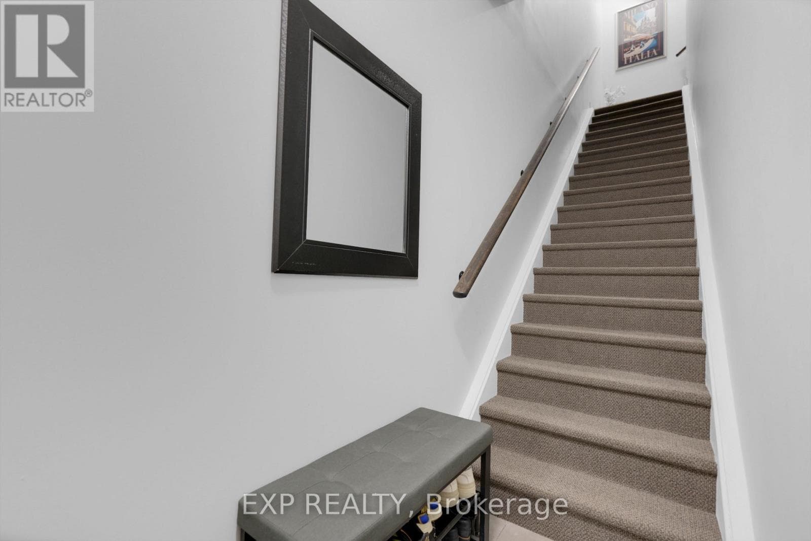 112 - 600 ALEX GARDNER CIRCLE photo 2