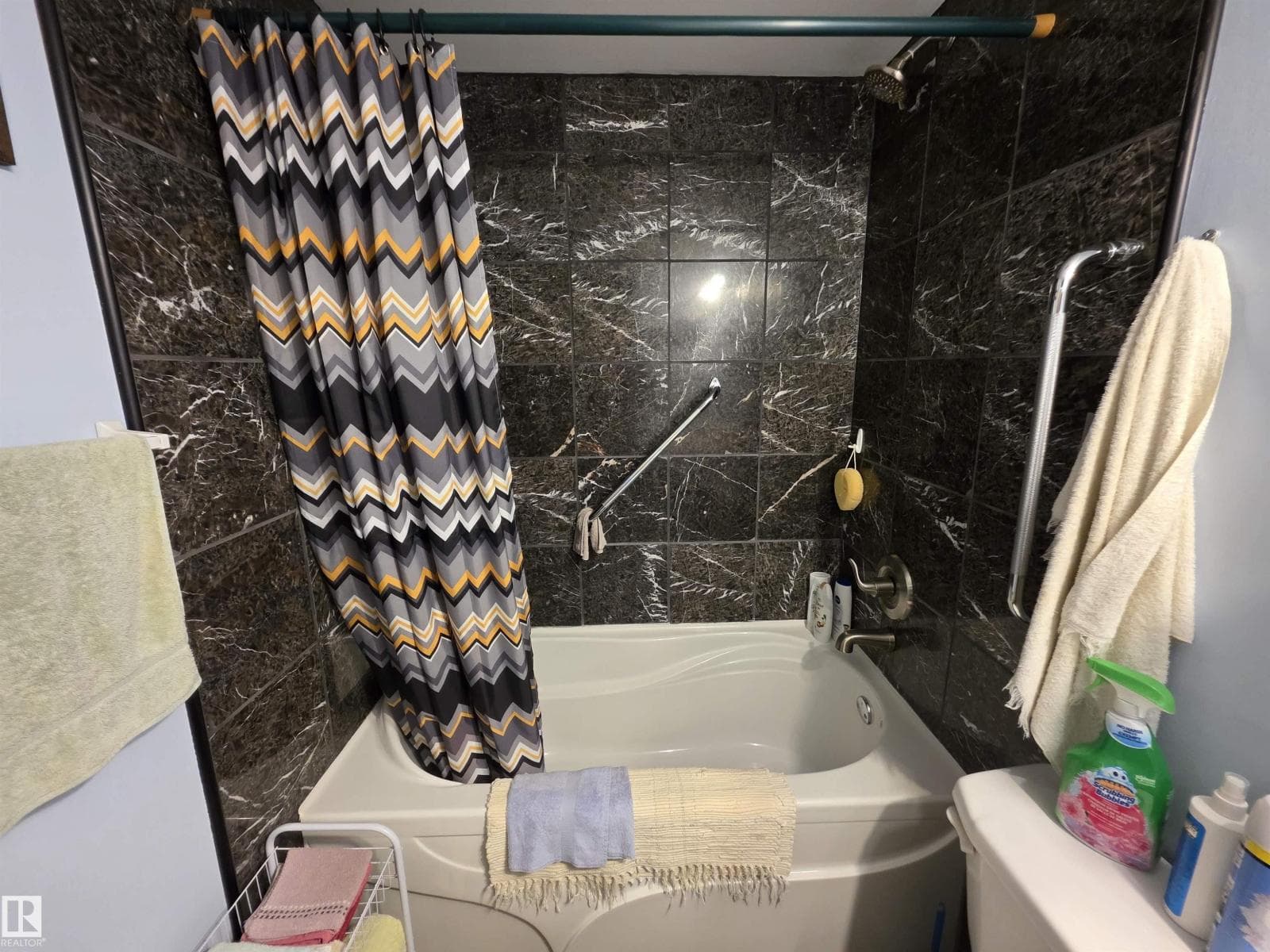 4904 54 AV photo 11