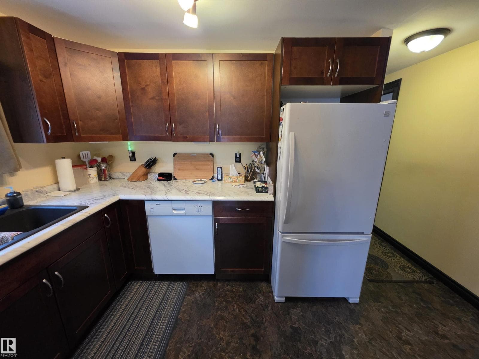 4904 54 AV photo 6
