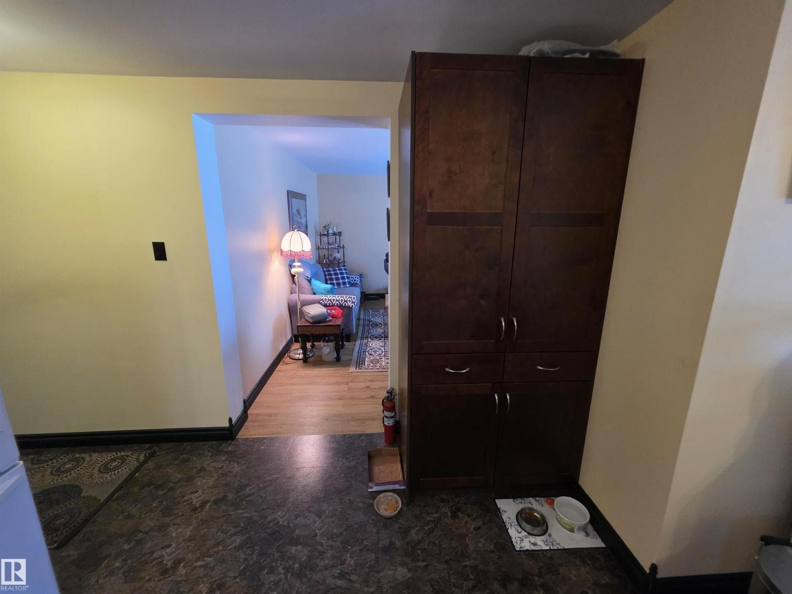 4904 54 AV photo 8