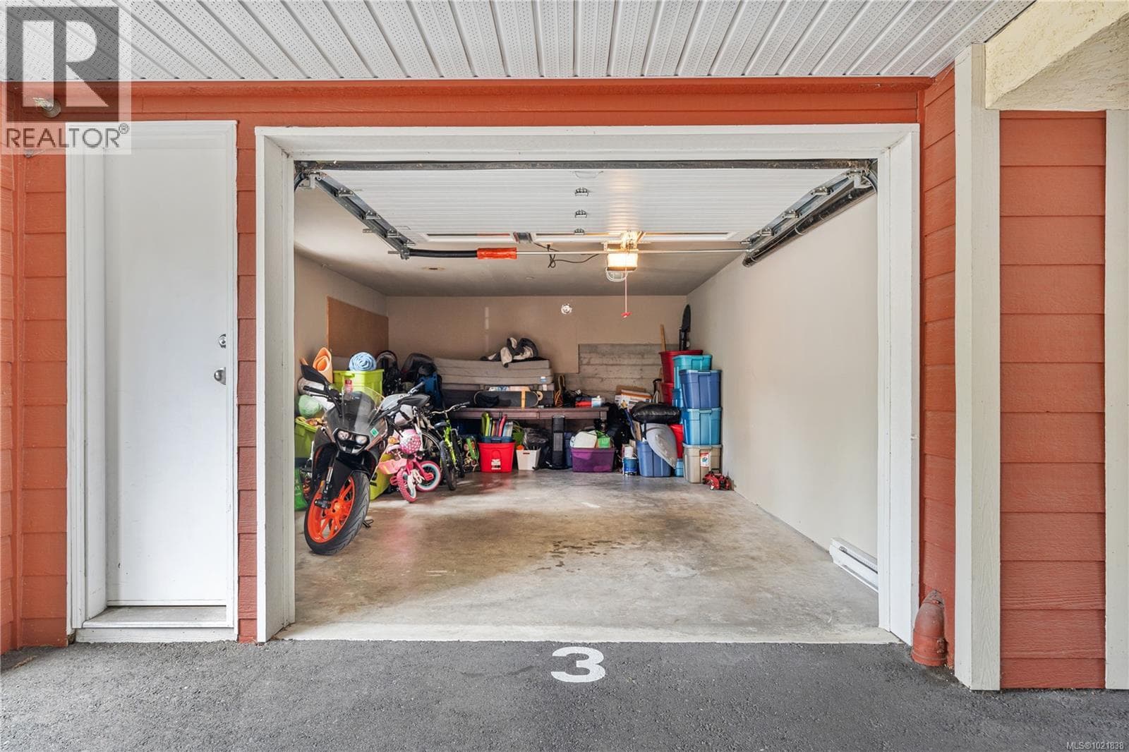 201 908 Brock Ave photo 3