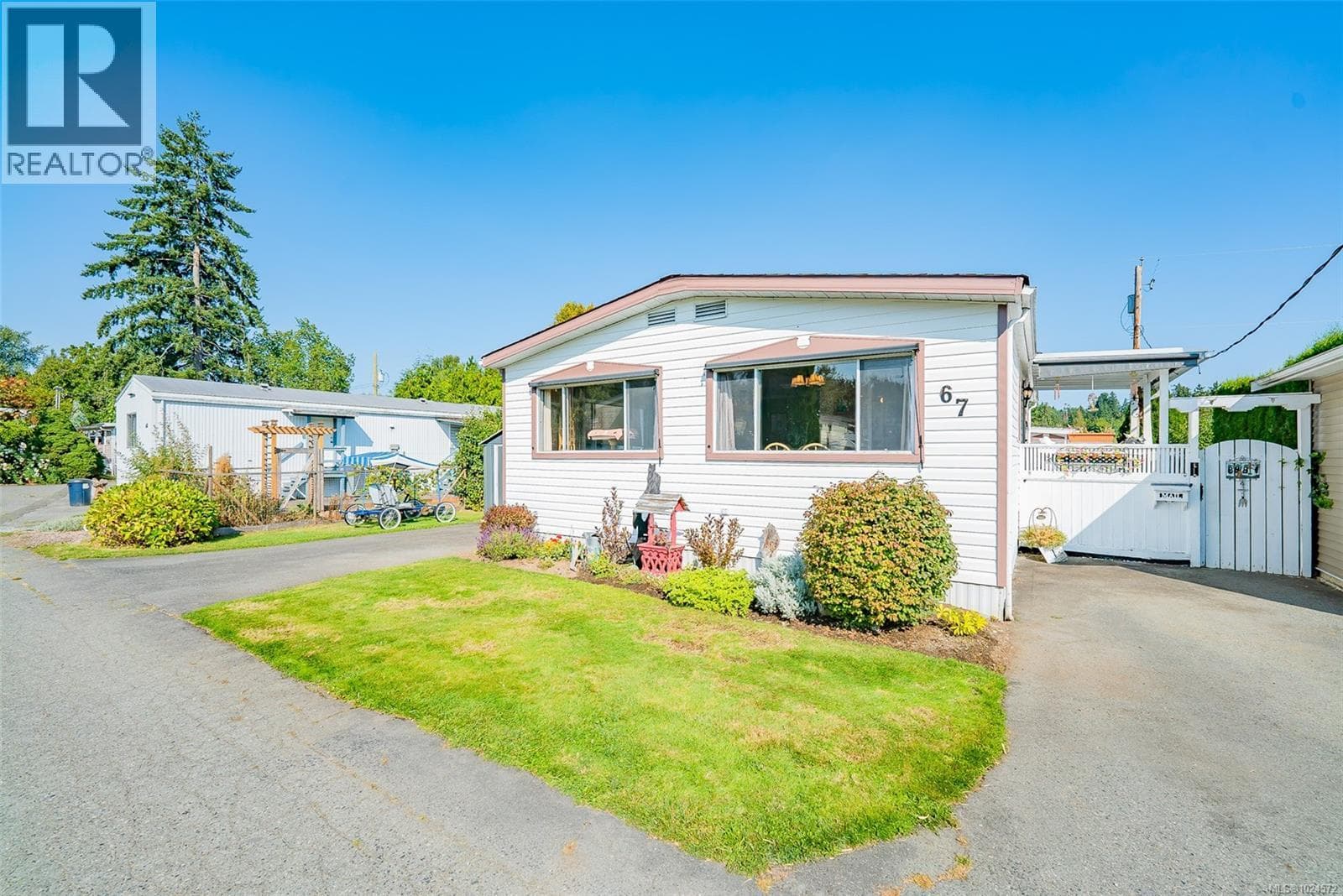 2 bed 1 bath single family at 67 1572 Seabird Rd — $289,900