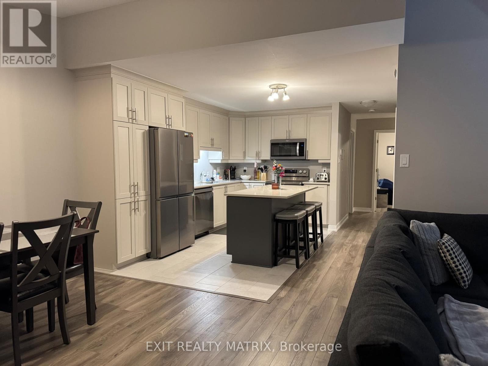 207 - 83 ST MORITZ TRAIL photo 2