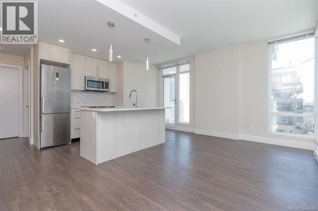 807 1090 Johnson St photo 4