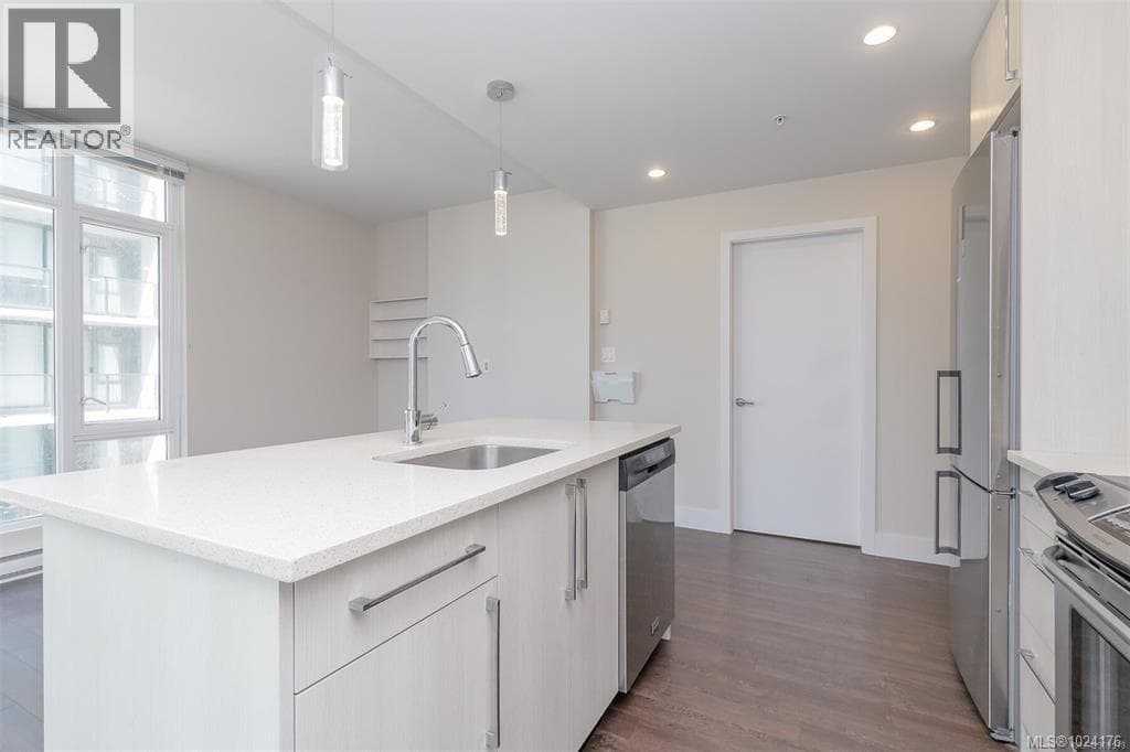 807 1090 Johnson St photo 5