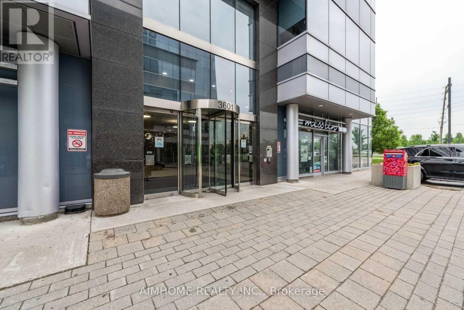 1 bath office at 504 - 3601 HIGHWAY 7 HIGHWAY E — $588,800