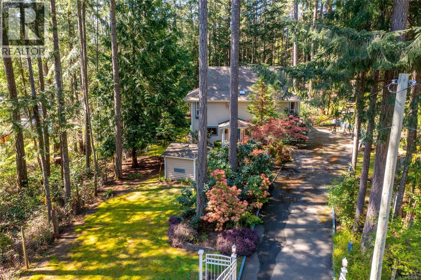 2705 Galley Cres photo 5