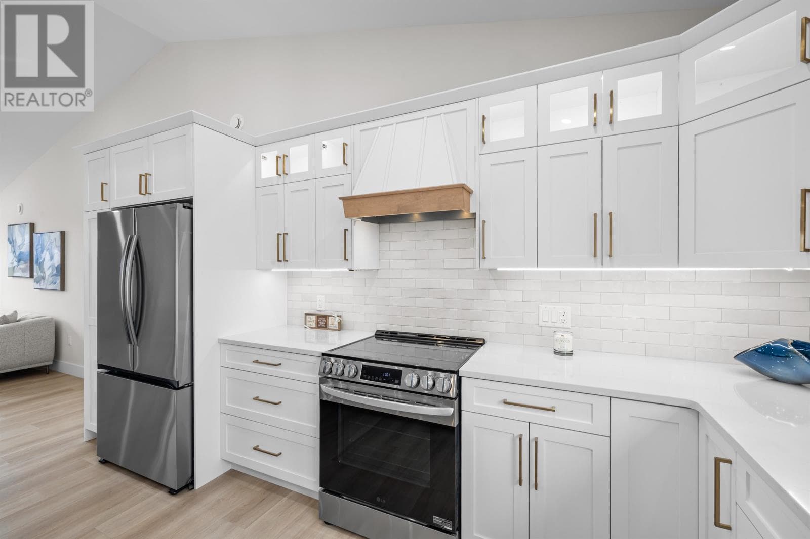 37 HUDSON Avenue photo 5