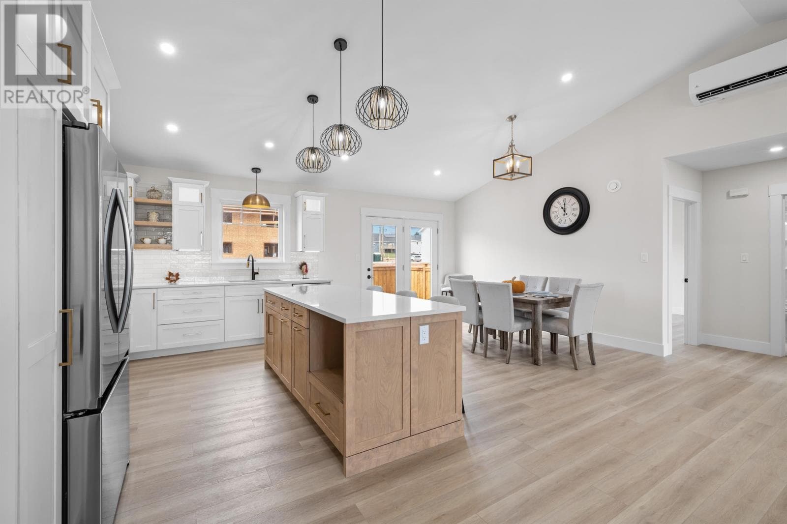 37 HUDSON Avenue photo 3