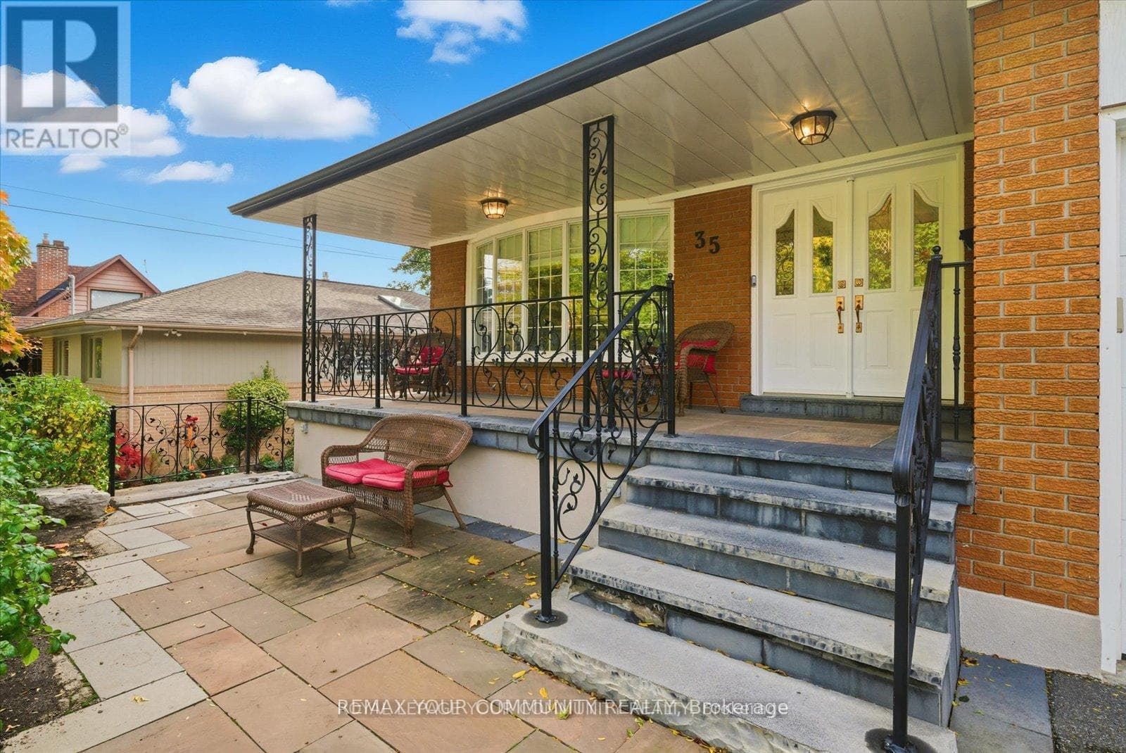 35 SUNVALE DRIVE photo 5