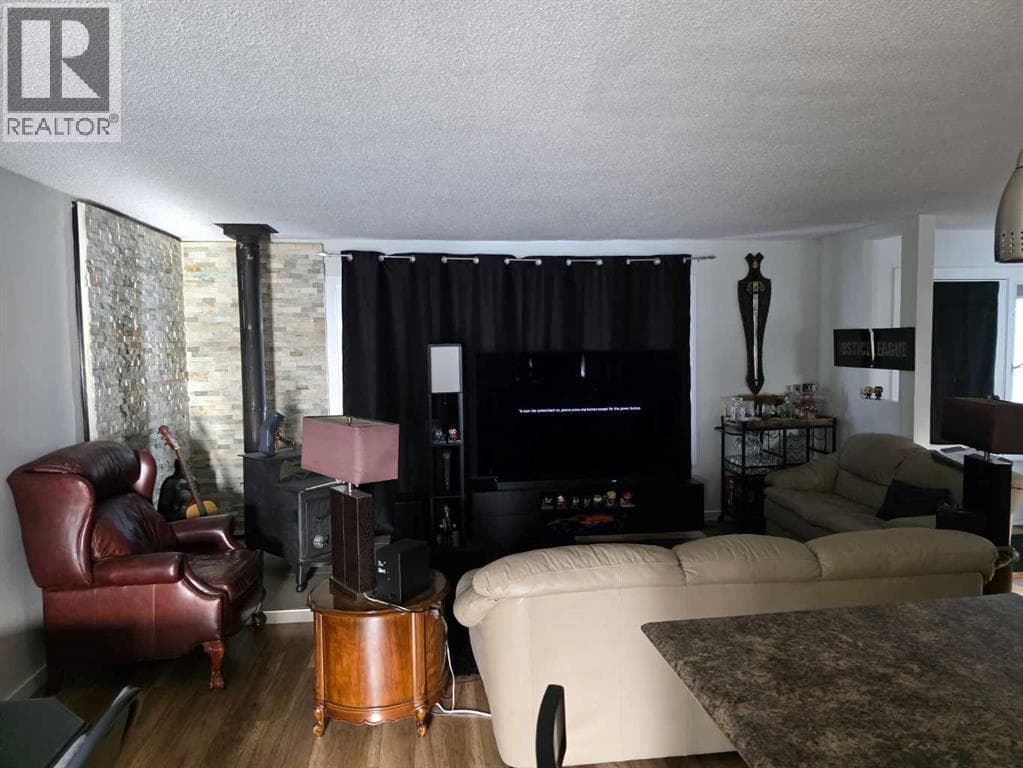 10853 99 Avenue — photo 3