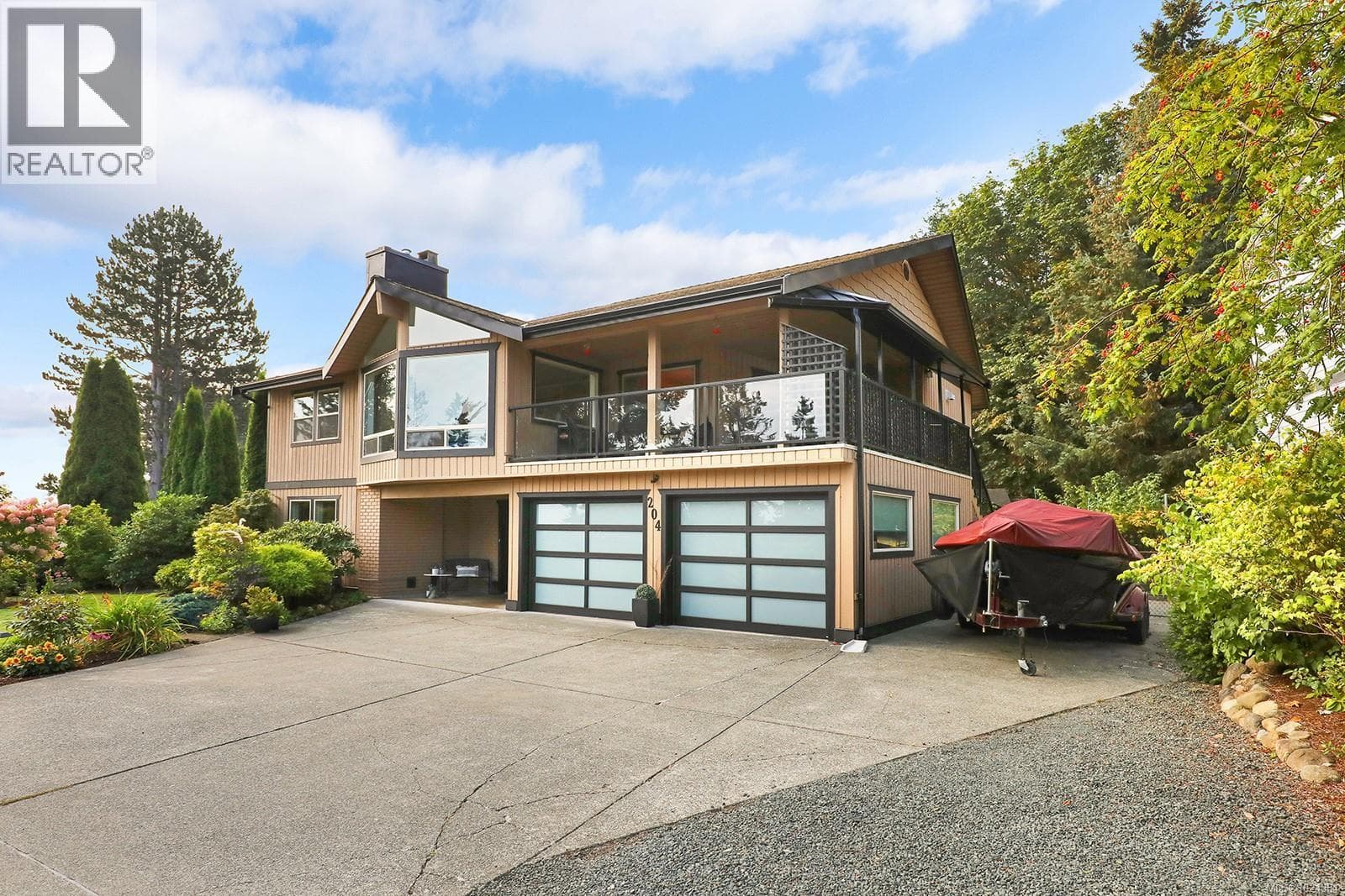 4 bed 3 bath single family at 204 Spindrift Rd — $1,150,000