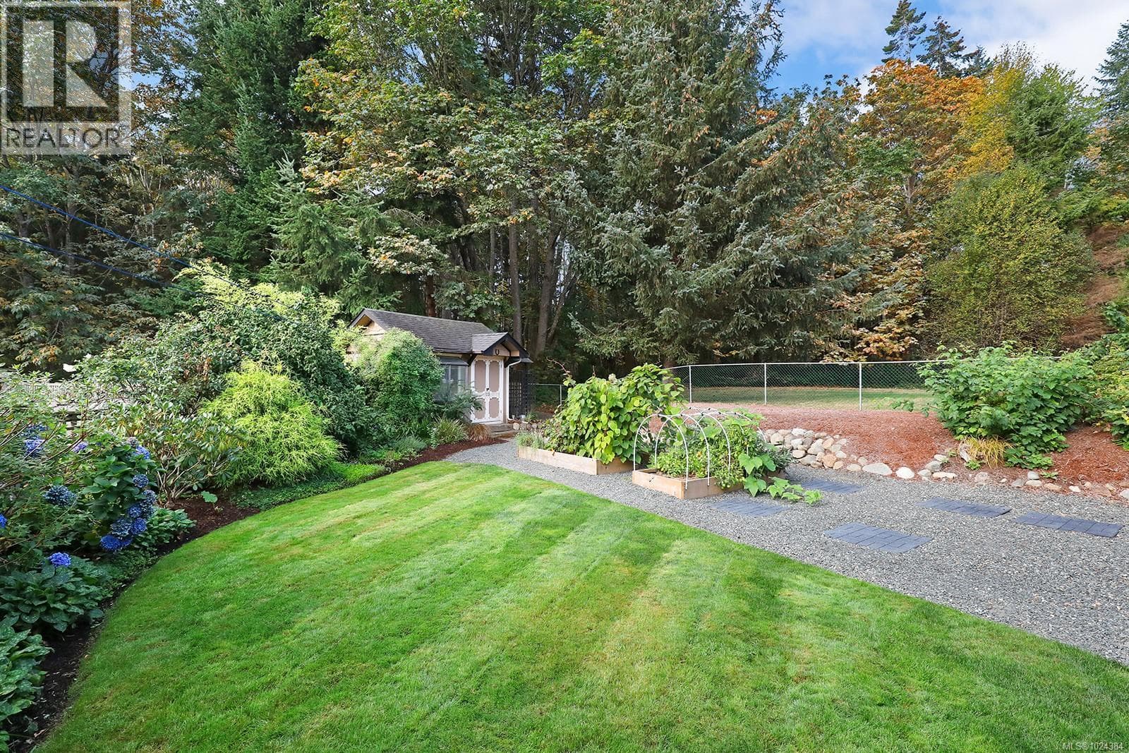 204 Spindrift Rd photo 2