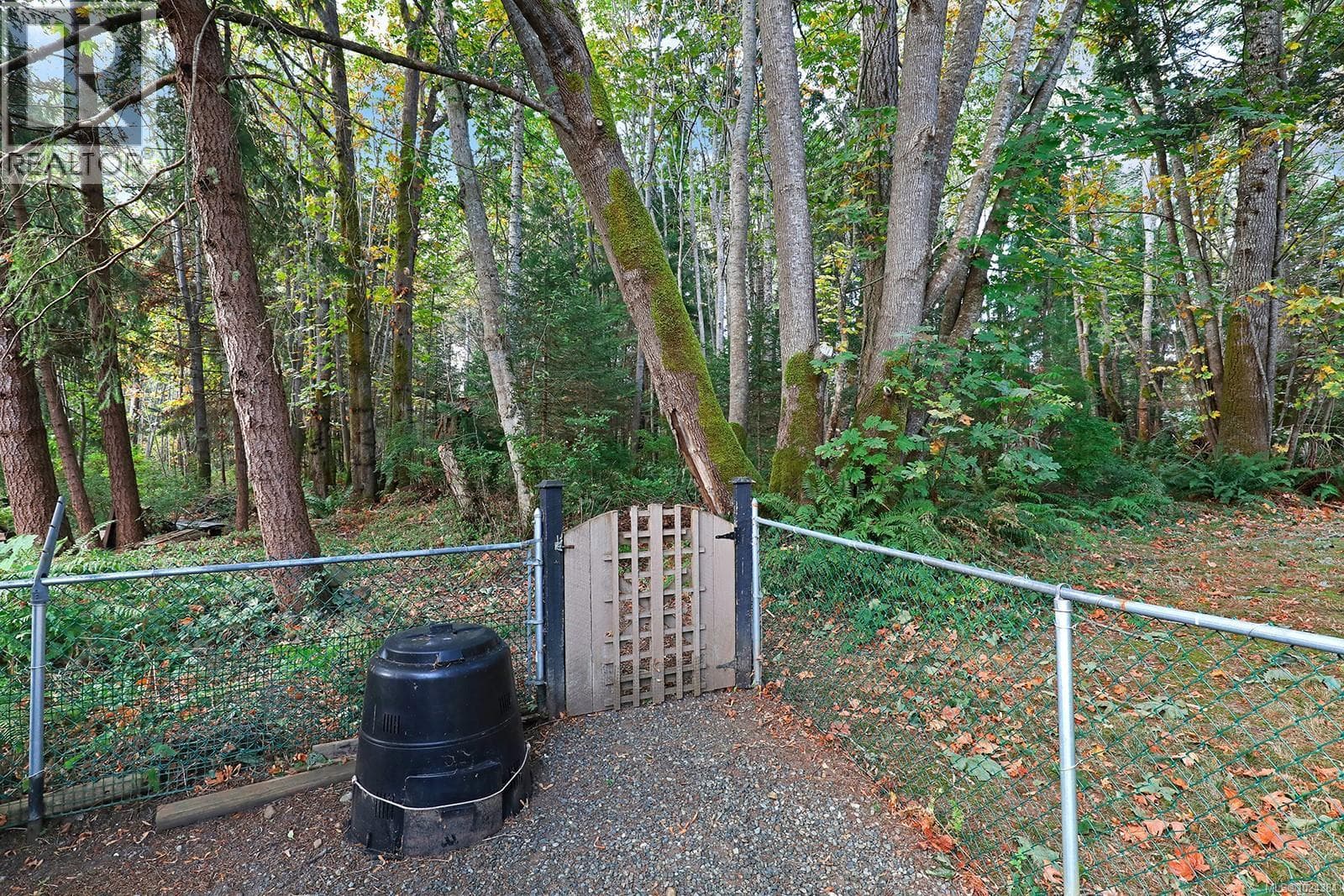 204 Spindrift Rd photo 5