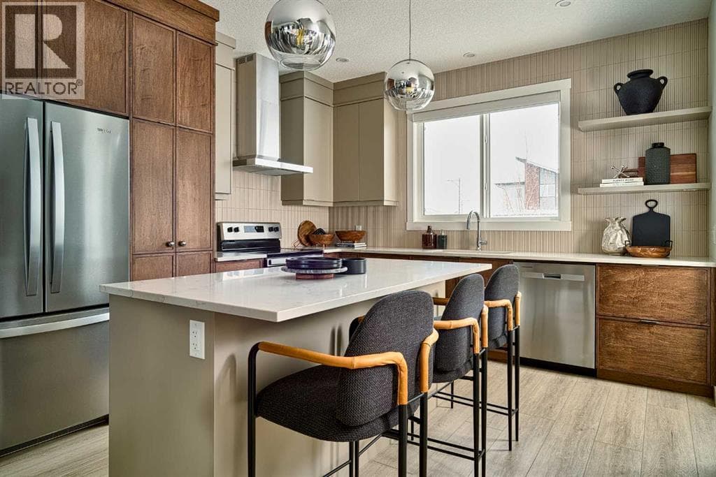 906 Chinook Winds Meadow SW — photo 2