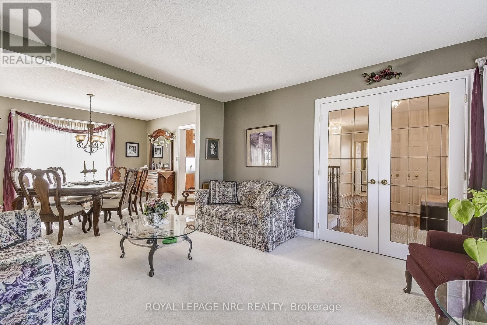 8 HEARTH COURT photo 5