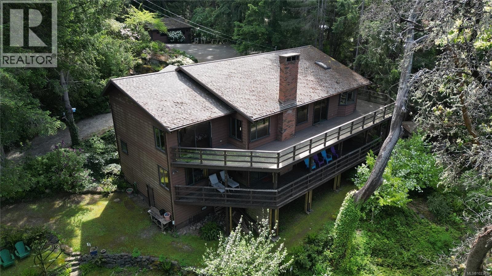 250 South Bank Dr photo 4