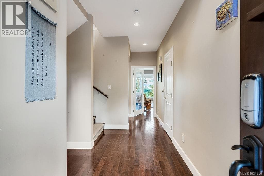 110 1177 Deerview Pl photo 4