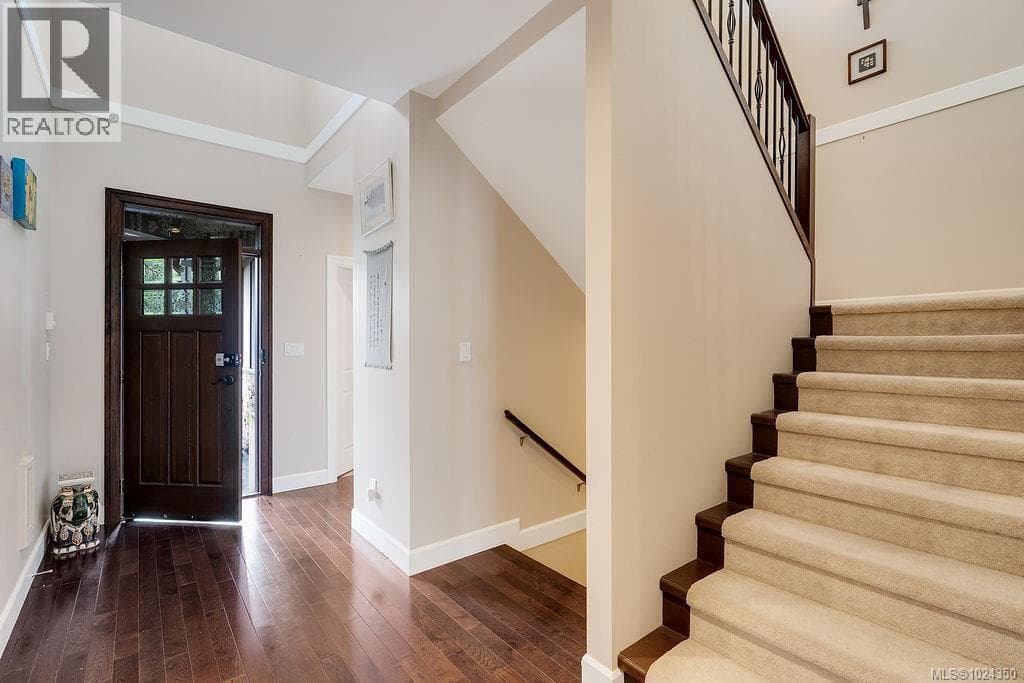 110 1177 Deerview Pl photo 3