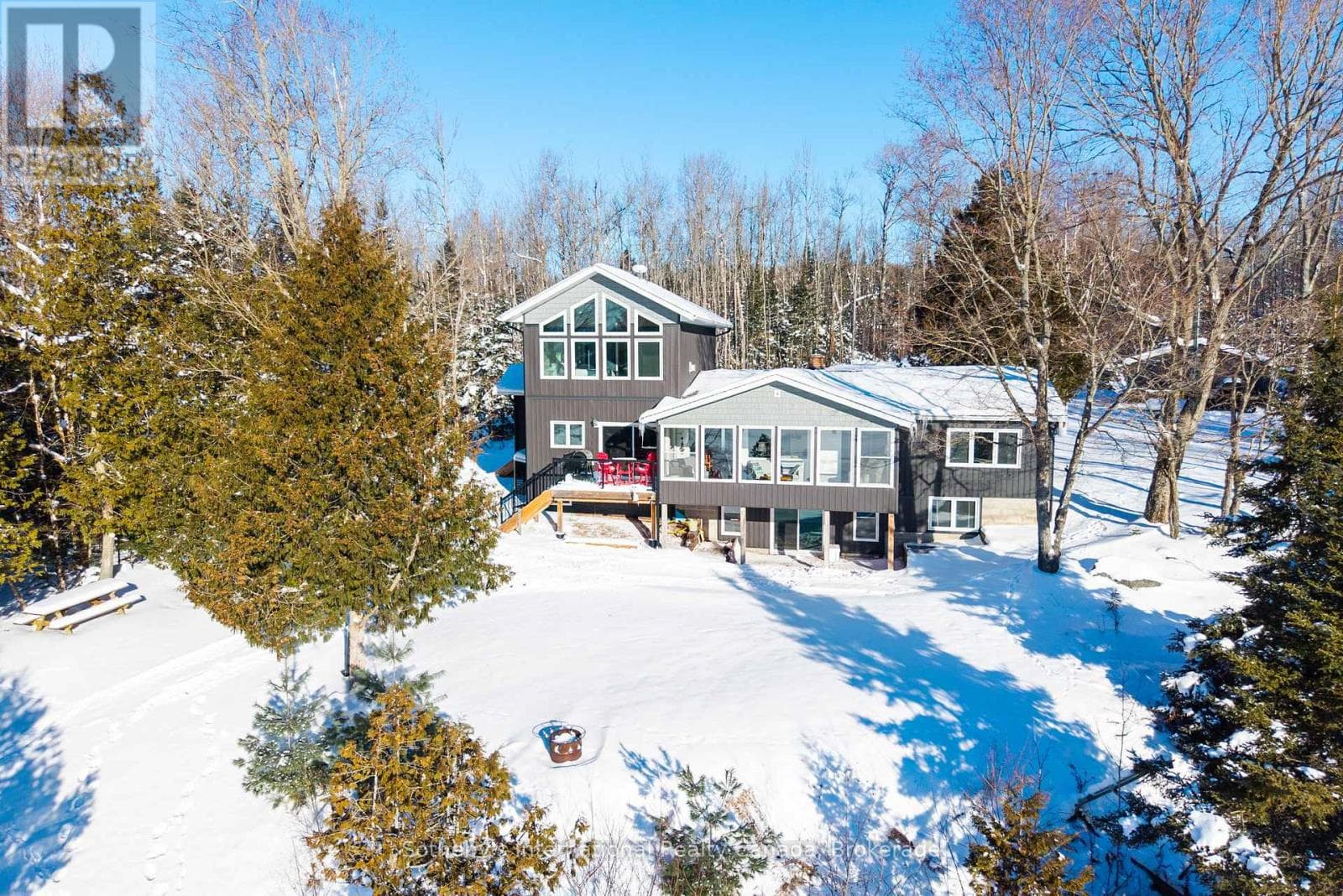 126 CHAPMAN DRIVE SE photo 2