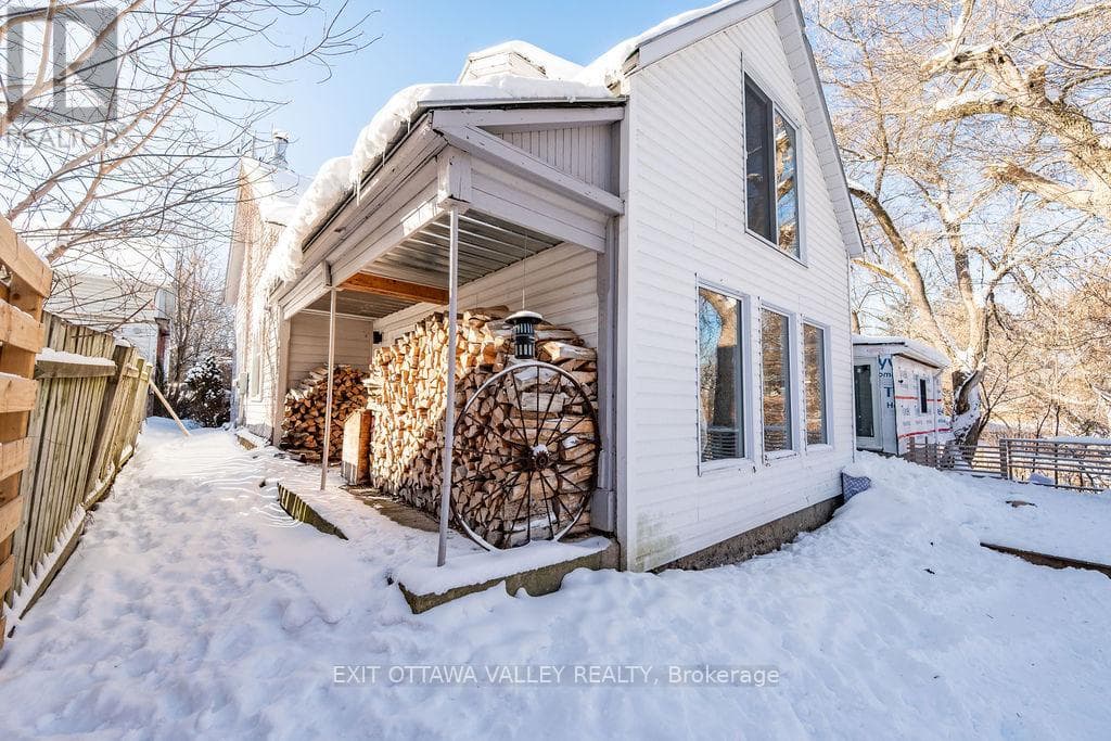 5 bed 2 bath single family at 815 PEMBROKE STREET W — $409,000