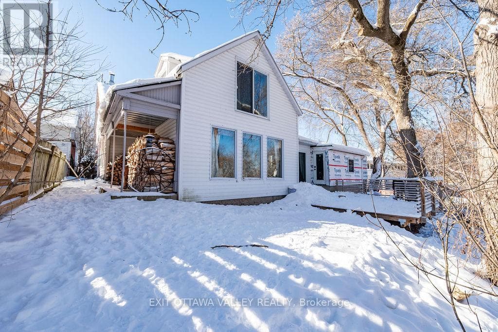 815 PEMBROKE STREET W photo 2
