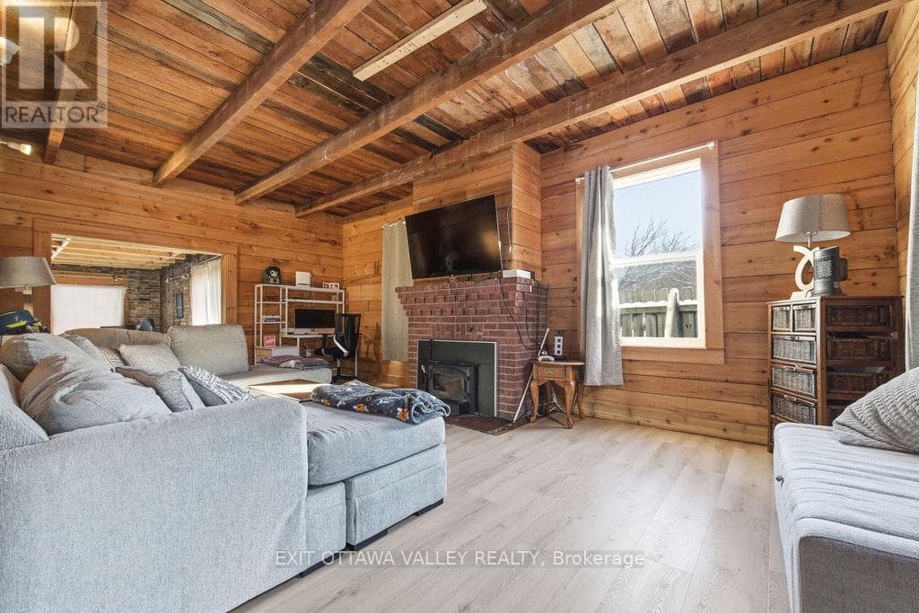 815 PEMBROKE STREET W photo 5