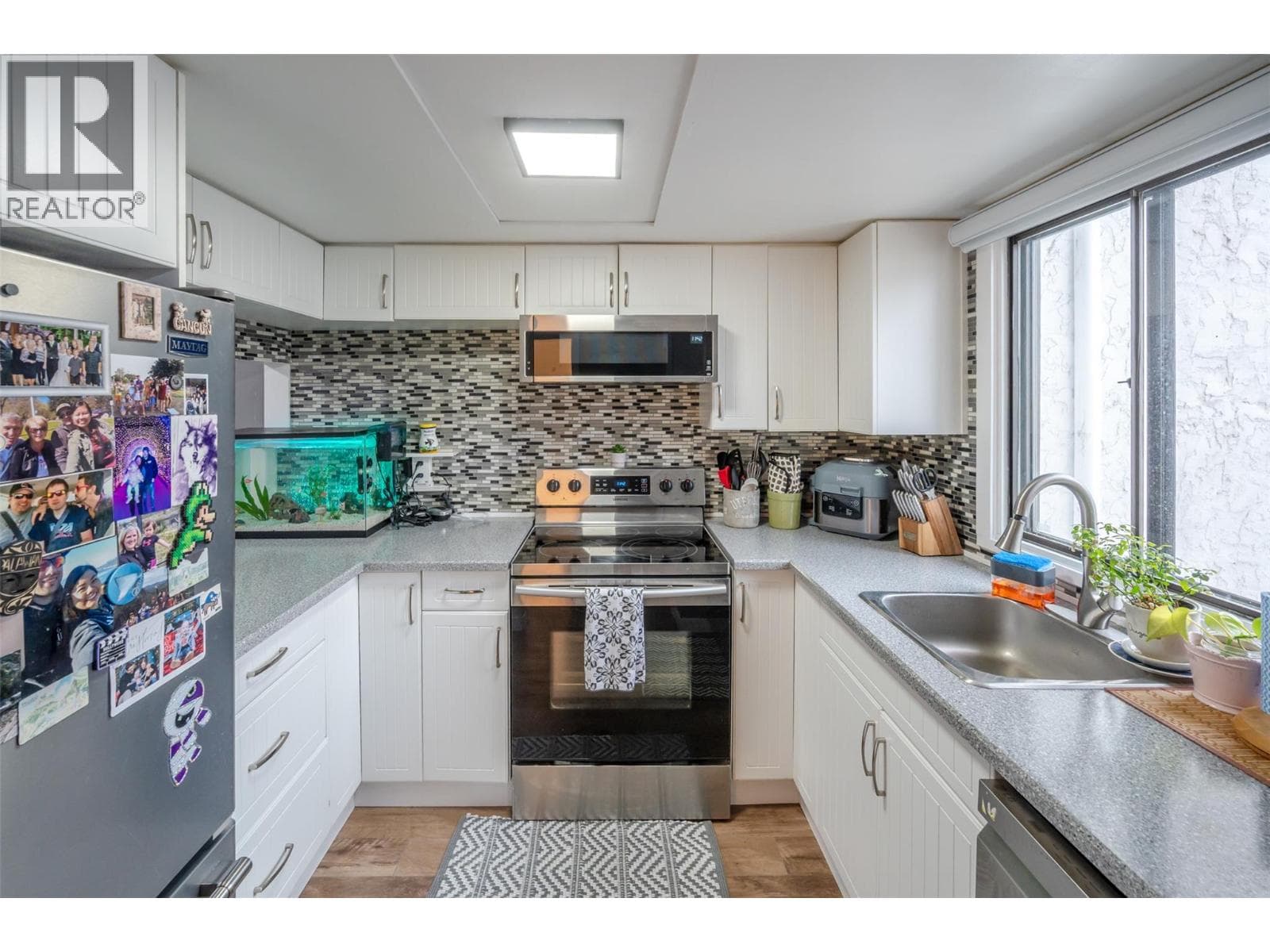 80 Green Avenue E Unit# 27 photo 5