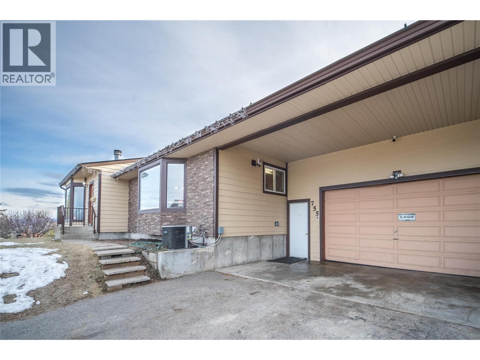 755 FLEMING Drive photo 4