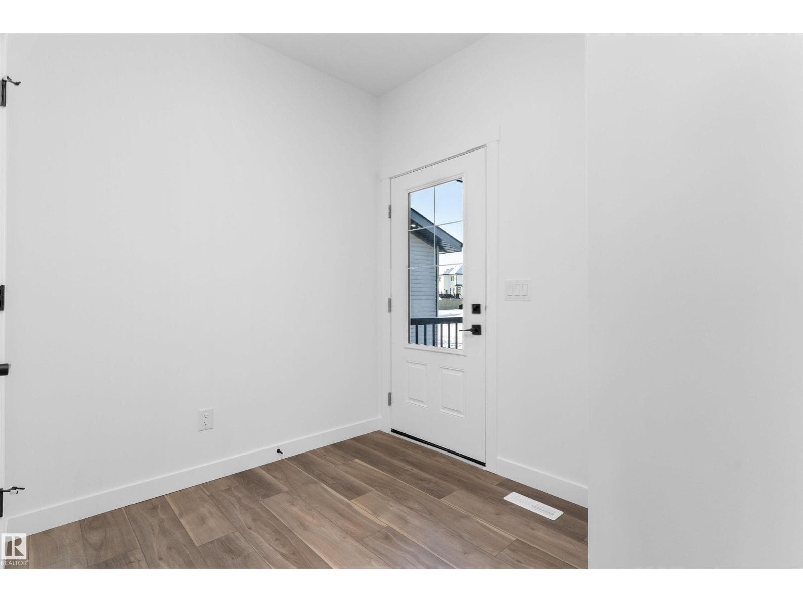 748 ASTORIA WY — photo 3