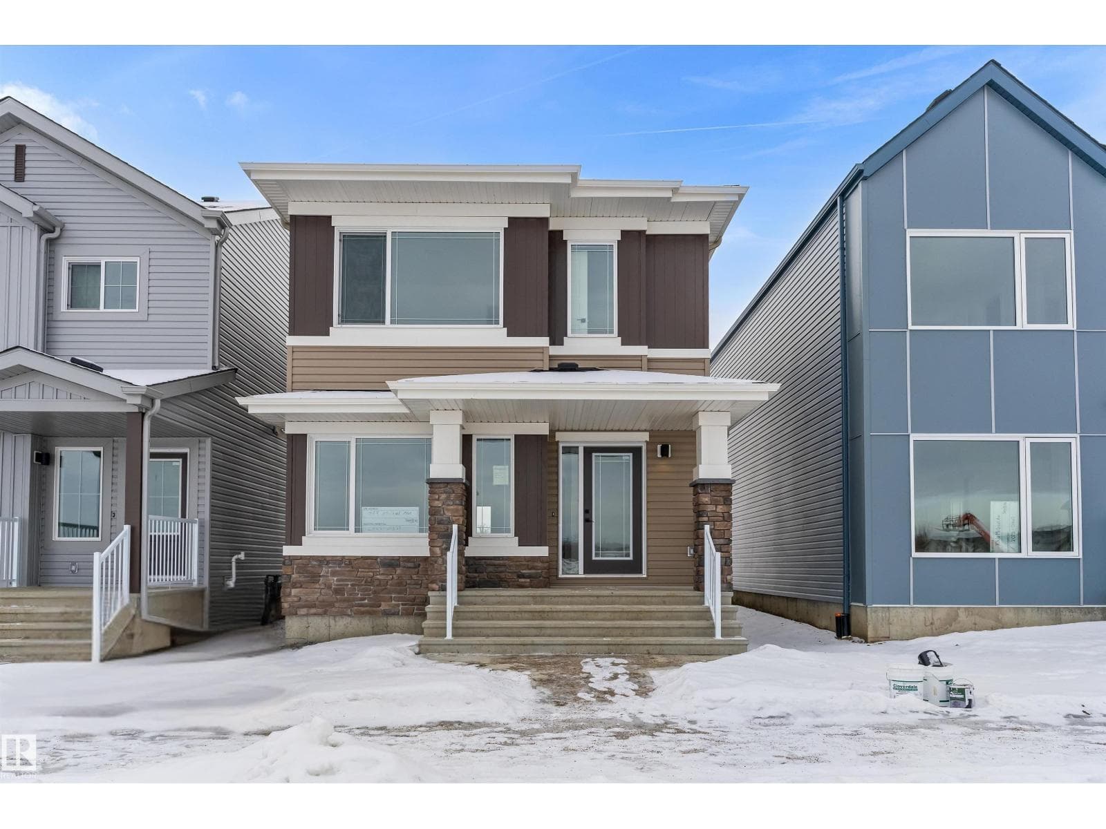 1068 MCLEOD AV