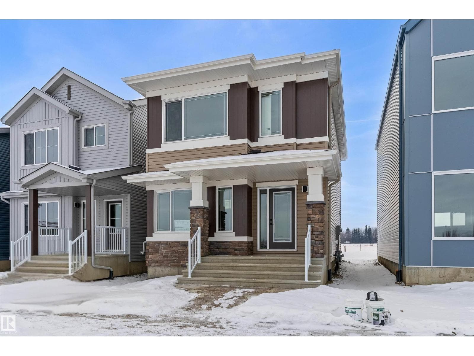1068 MCLEOD AV — photo 2