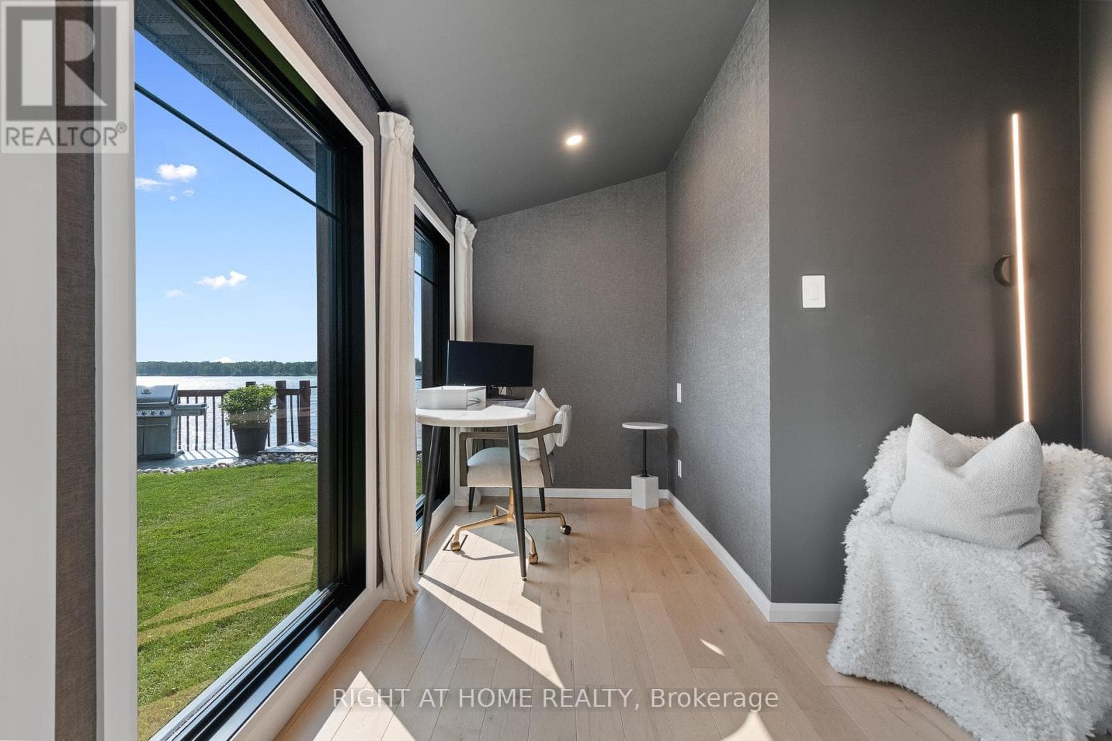 2120 DU CHATEAU AVENUE photo 5